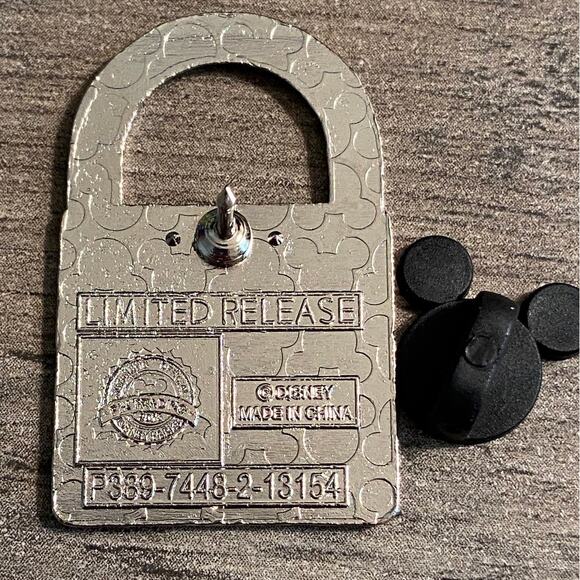 Disney Parks - 2019 Limited Release Pluto Lock Trading Pin - WDW Pluto Pin - Picture 3 of 3